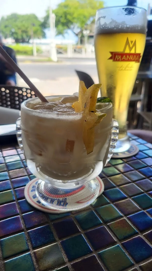 Mai Tai en tasse tiki et Manuia bière tahitienne