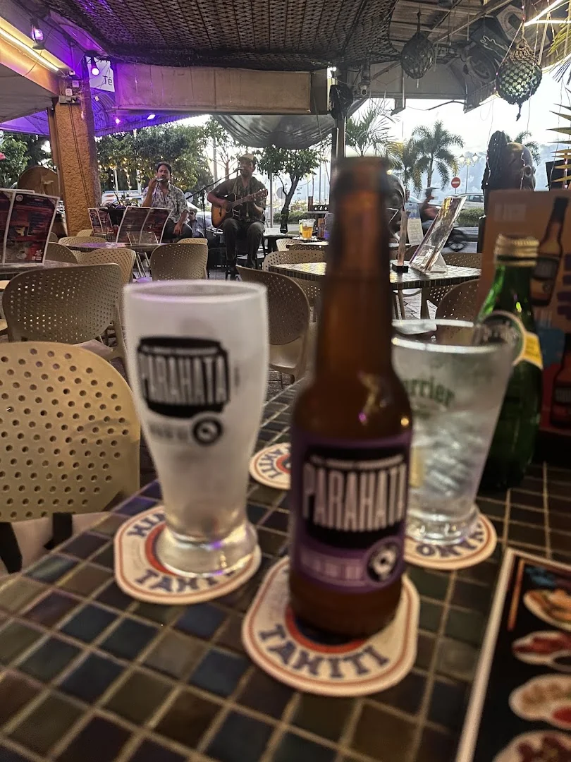 Parahata bière craft tahitienne et verre Hinano